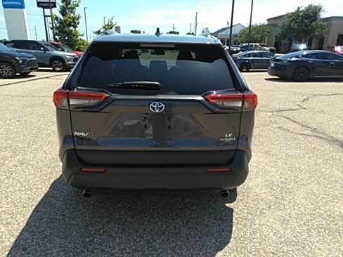 Used 2022 Toyota RAV4 LE image 18