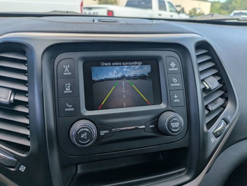 Used 2016 Jeep Cherokee Sport image 26