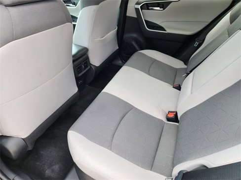 Used 2022 Toyota RAV4 XLE image 30