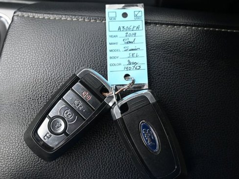 Used 2019 Ford Fusion SEL image 22