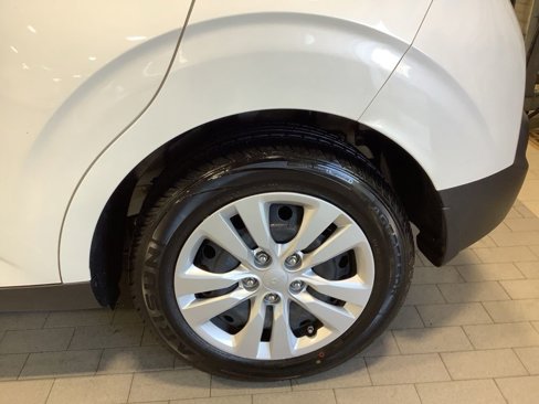 Used 2022 Kia Soul LX image 19