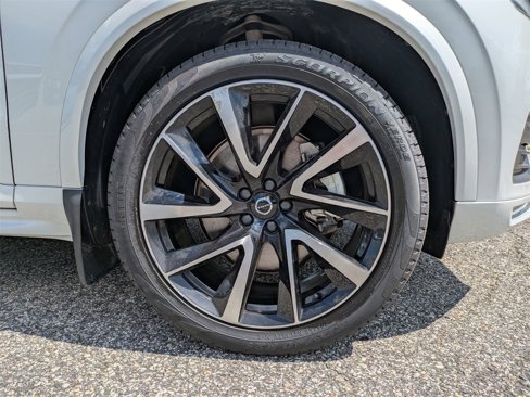 Certified 2022 Volvo XC90 T6 Momentum w/ Advanced Package image 11