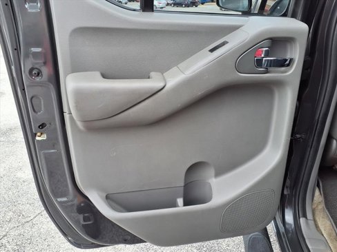 Used 2015 Nissan Frontier Desert Runner image 18