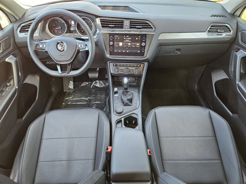 Used 2020 Volkswagen Tiguan SE w/ Panoramic Sunroof Package image 13
