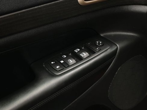 Used 2017 Jeep Grand Cherokee Laredo image 10