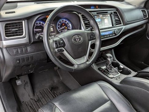 Used 2016 Toyota Highlander XLE image 9