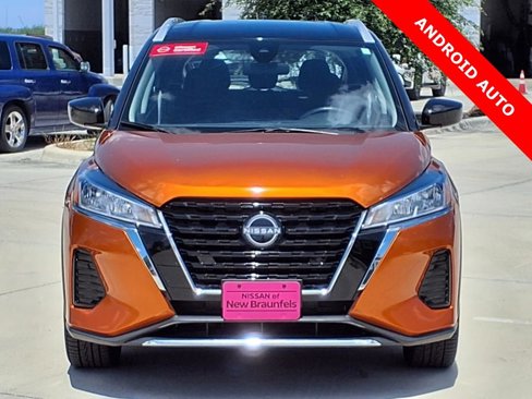 Used 2023 Nissan Kicks SV image 2