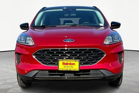 Used 2022 Ford Escape SE w/ SE Sport Appearance Package image 3