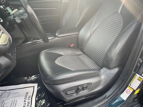 Used 2018 Toyota Camry SE image 10