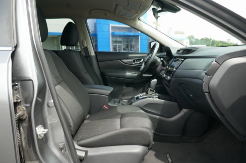 Used 2020 Nissan Rogue SV image 14