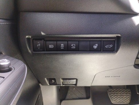 Used 2022 Toyota Venza Limited image 18