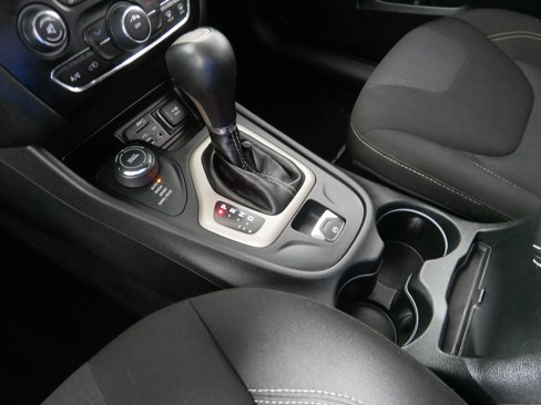 Used 2016 Jeep Cherokee Latitude w/ Cold Weather Group image 24