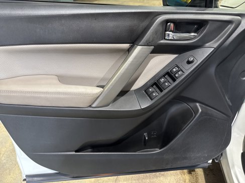 Used 2015 Subaru Forester 2.5i Limited image 16