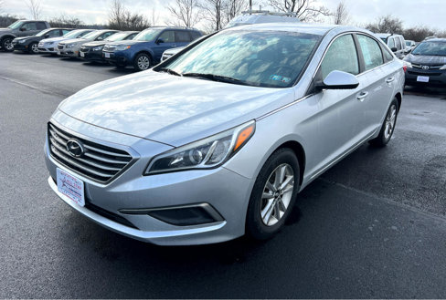Used 2016 Hyundai Sonata SE image 2