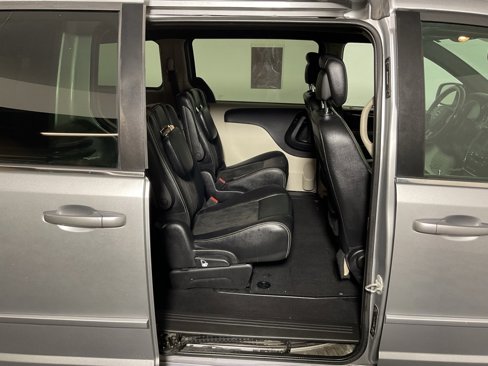 Used 2019 Dodge Grand Caravan SXT image 30