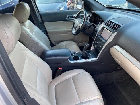 Used 2013 Ford Explorer XLT image 8