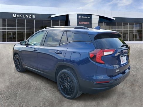 Certified 2022 GMC Terrain SLE w/ Driver Convenience Package image 3