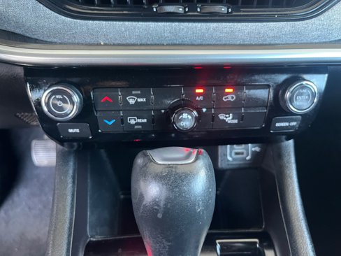 Used 2024 Jeep Compass Latitude image 30