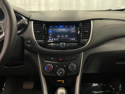 Used 2022 Chevrolet Trax LT w/ Redline Edition image 15