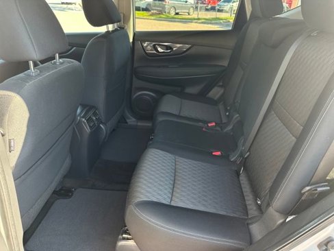 Used 2017 Nissan Rogue SV w/ SV Premium Package image 24