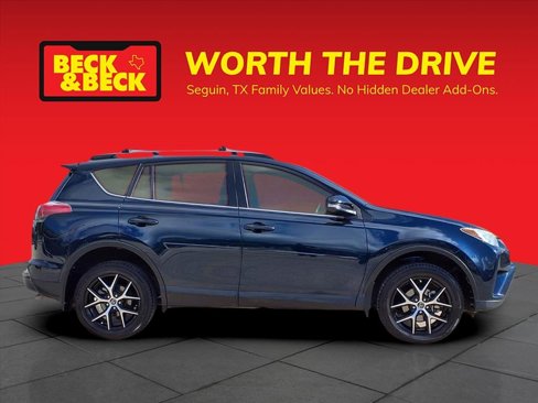 Used 2018 Toyota RAV4 SE image 2