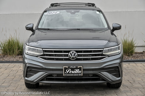 Used 2024 Volkswagen Tiguan SE w/ Panoramic Sunroof Package image 3