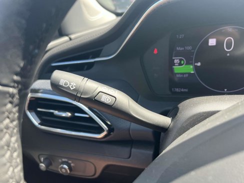 Used 2022 Chevrolet Bolt EUV Premier w/ Sun & Sound Package image 32