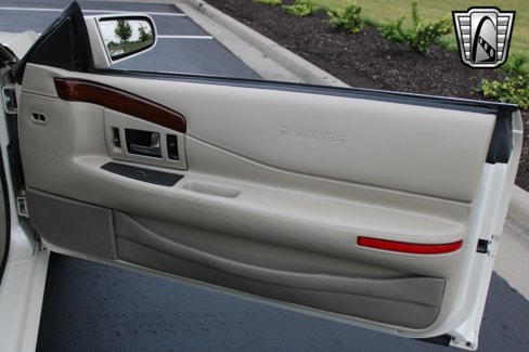 Used 2002 Cadillac Eldorado Touring w/ Preffered Equipment Group image 21