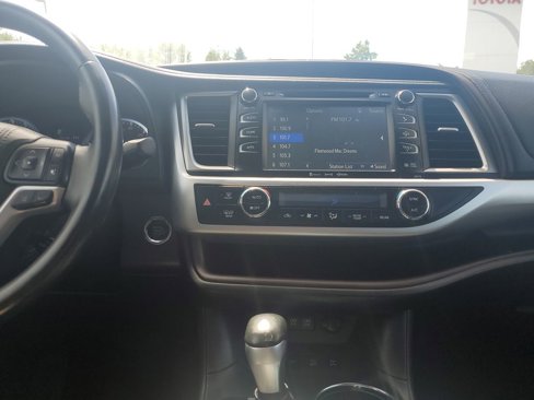 Used 2018 Toyota Highlander XLE image 35