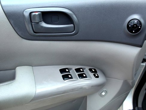 Used 2012 Kia Sedona LX image 13