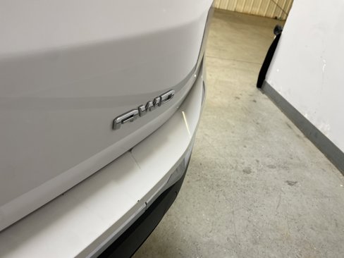Used 2024 GMC Terrain SLT image 19