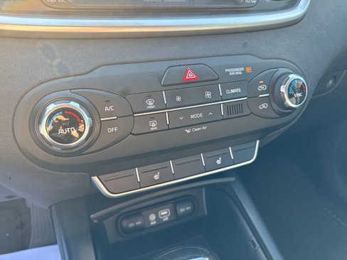 Used 2017 Kia Sorento LX w/ LX Convenience Package image 24