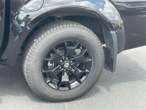 Used 2021 Nissan Frontier SV w/ Midnight Edition Floor Mats image 7