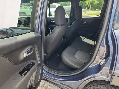 Used 2021 Jeep Renegade Latitude image 10