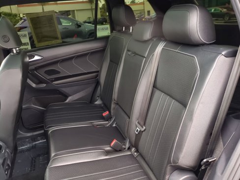 Used 2023 Volkswagen Tiguan SE R-Line image 32