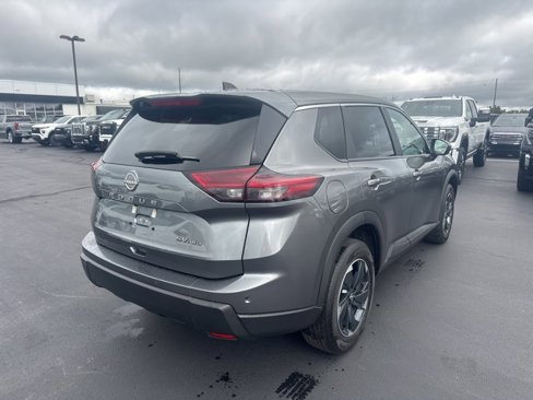 Used 2024 Nissan Rogue SV image 3