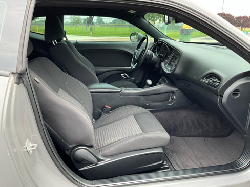 Used 2018 Dodge Challenger SXT w/ Blacktop Package image 11