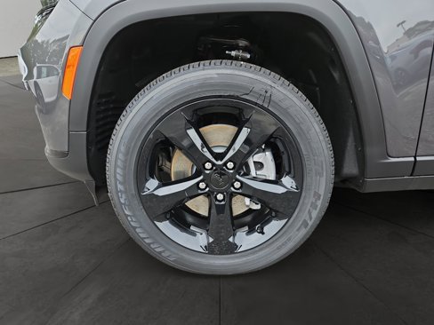 New 2025 Jeep Grand Cherokee L Altitude image 14