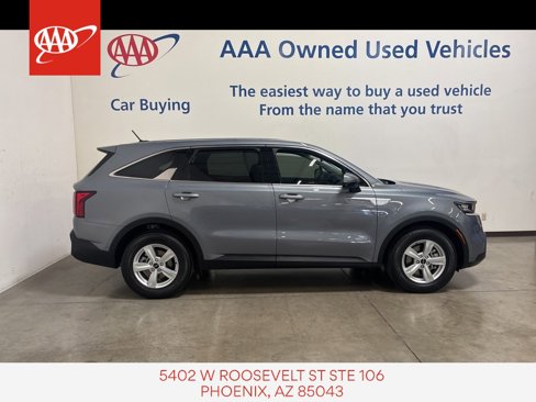 Used 2023 Kia Sorento LX image 1
