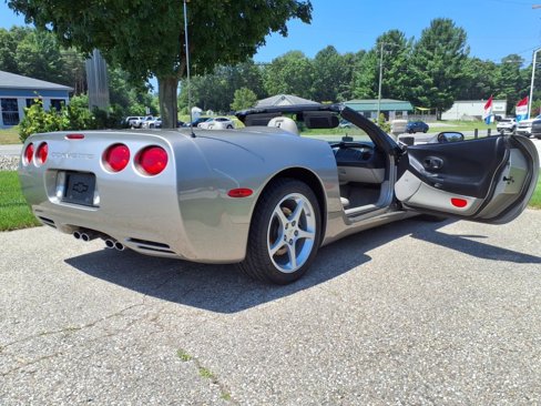 Used 2001 Chevrolet Corvette Convertible w/ Preferred Equipment Group2 image 21