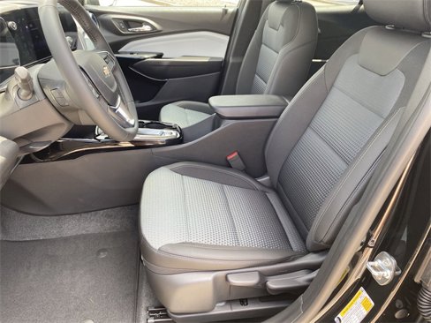 New 2025 Chevrolet Trax LT w/ Driver Confidence Package image 10
