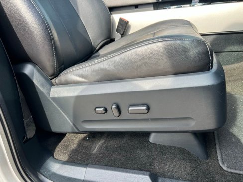 Used 2016 Ford Expedition Limited image 23