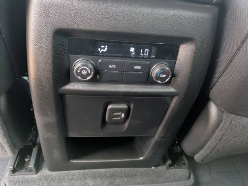 Used 2022 Chevrolet Traverse LT image 37