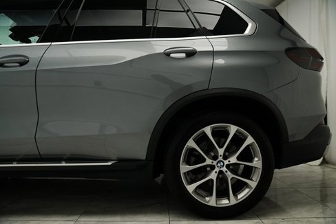 Used 2024 BMW X5 xDrive40i w/ Premium Package image 11