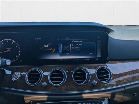 Used 2019 Mercedes-Benz E 300 image 8
