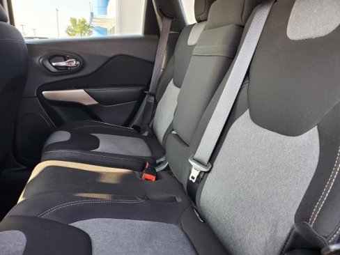 Used 2018 Jeep Cherokee Sport w/ Cold Weather Group image 11