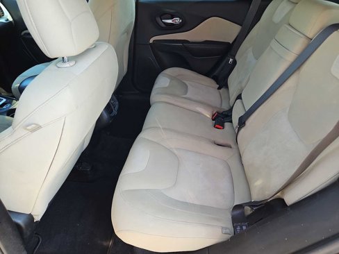 Used 2016 Jeep Cherokee Sport image 21