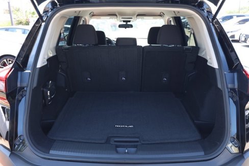 Used 2023 Nissan Rogue S image 16