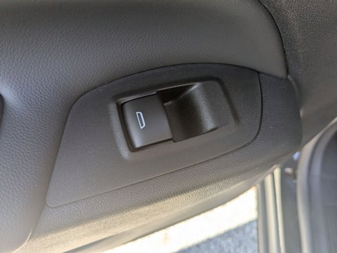 Used 2022 Chevrolet Equinox LT image 24
