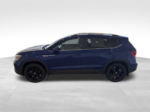 Used 2023 Volkswagen Taos SE image 2